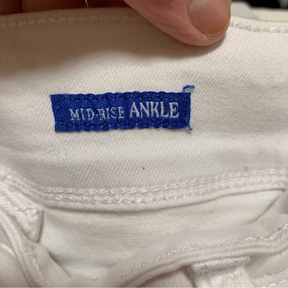 YMI Mid Rise Ankle Distressed Jeans Size 15 White - Picture 7 of 12